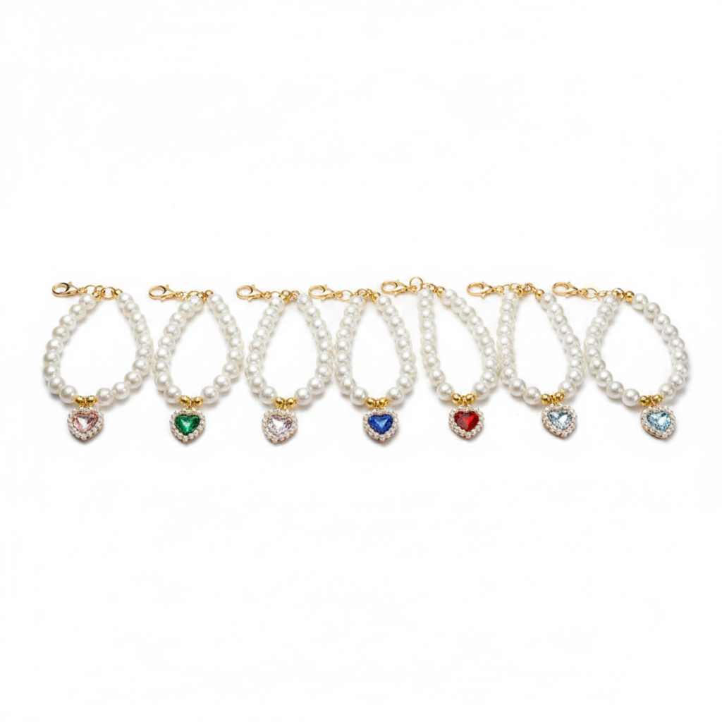 Collier pendentif cristal fond blanc