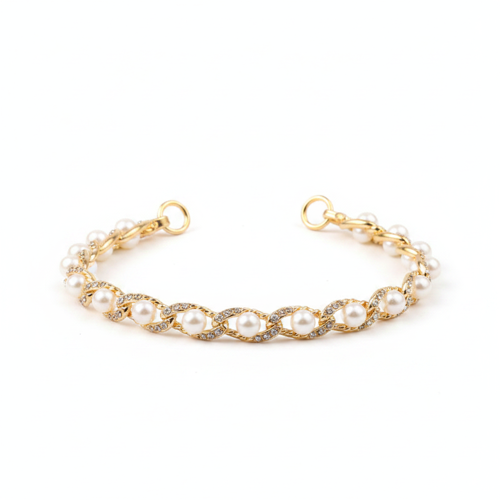 Collier petites perles fond blanc