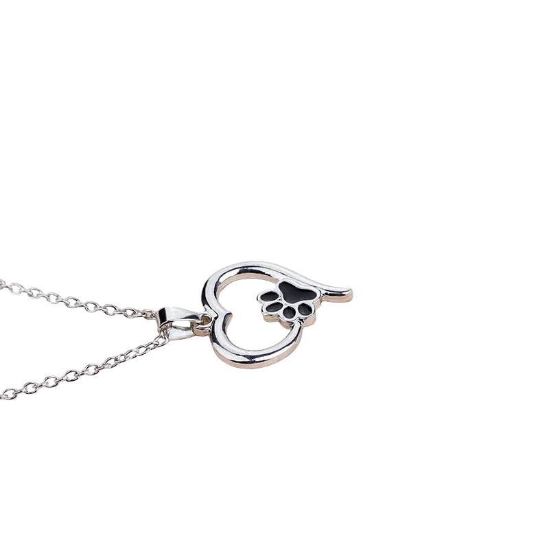 Collier MonPachaTech argenté avec pendentif cœur ajouré et motif patte de chien noir pour amoureux des animaux