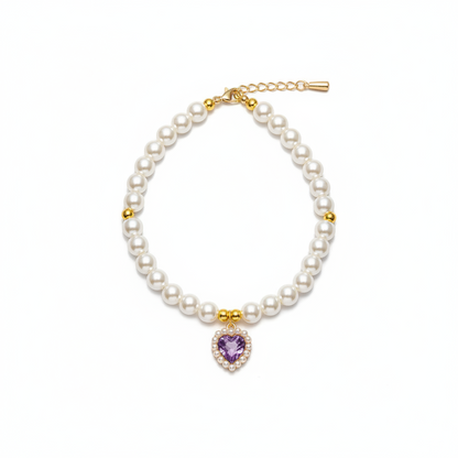 Collier MonPachaTech pour chien et chat avec perles blanches, détails dorés et pendentif cœur en cristal violet