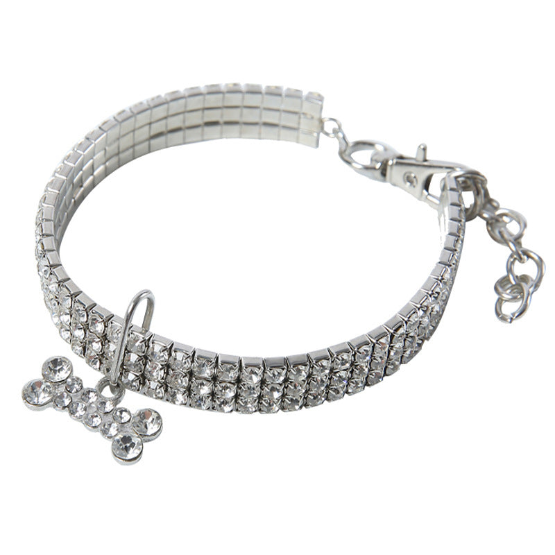 Collier MonPachaTech pour petit chien ou chat en métal argenté avec strass brillants et pendentif en forme d'os